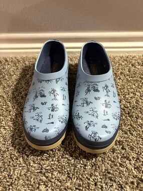 Pendleton Light Blue Western Print Women's Slip-On Clogs